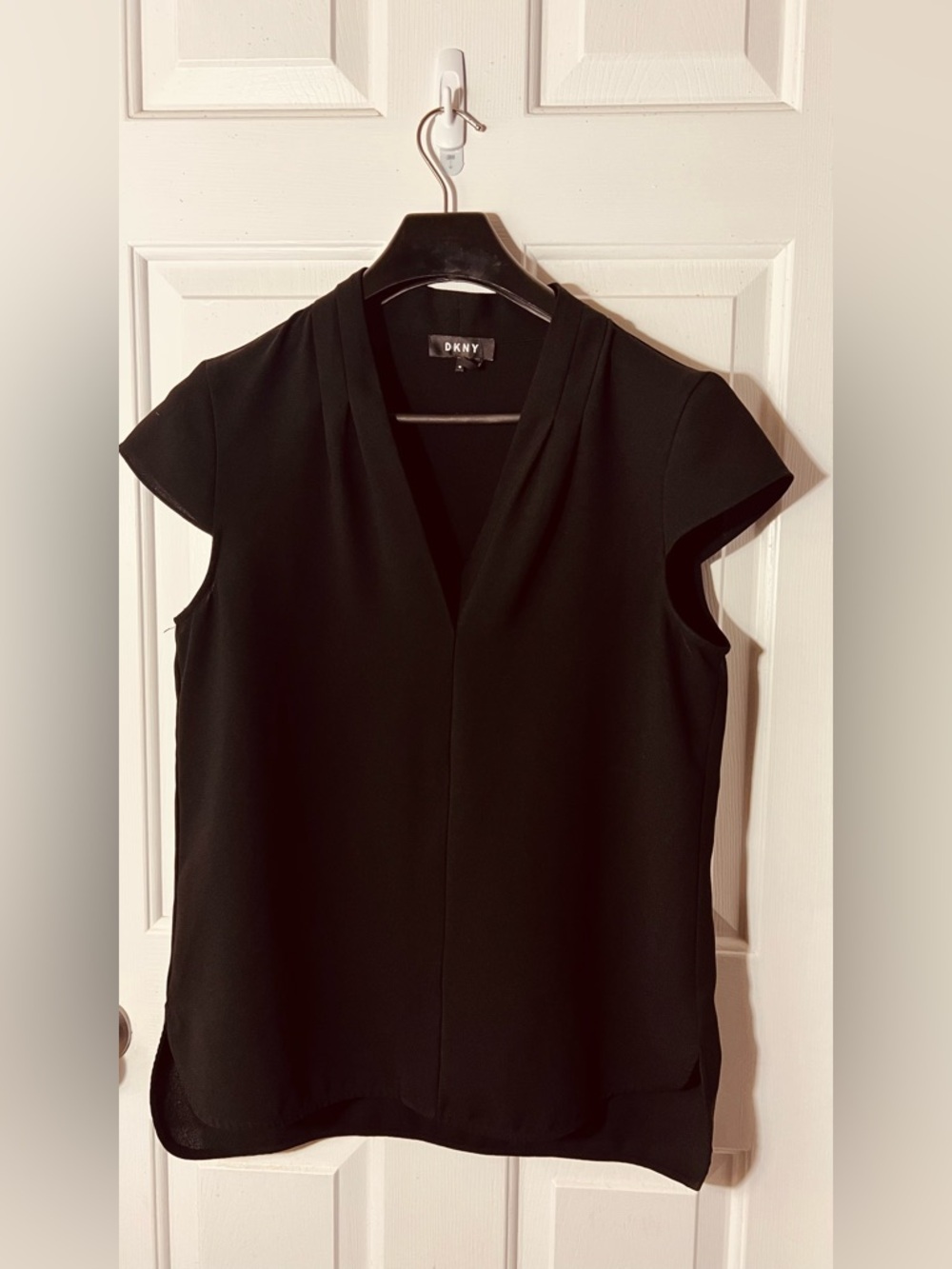 DKNY Black V-Neck Cap Sleeve Blouse